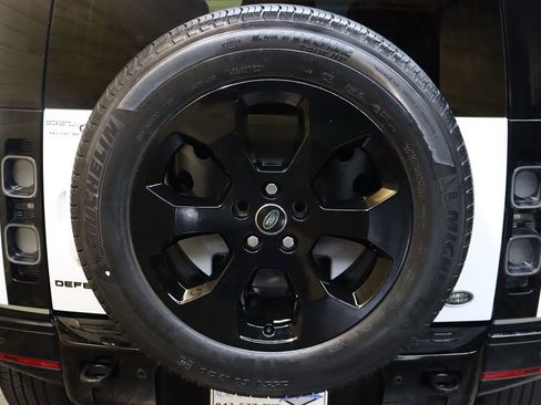 Used 2023 Land Rover Defender 90 SE AWD/4WD image 19
