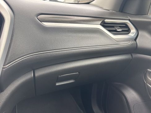 Used 2017 GMC Acadia SLT AWD/4WD image 33