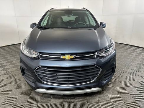 Used 2022 Chevrolet Trax LT w/ LT Convenience Package image 8