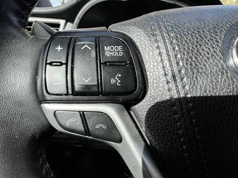 Used 2019 Toyota Highlander Limited Platinum image 19