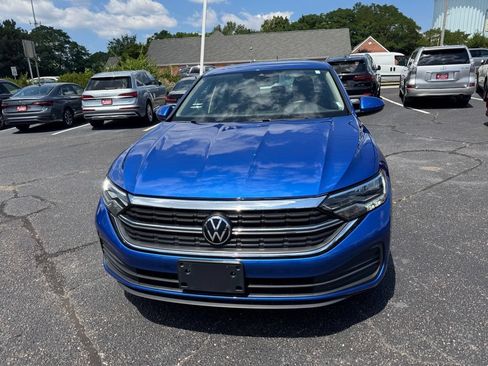 Used 2024 Volkswagen Jetta SE FWD image 3