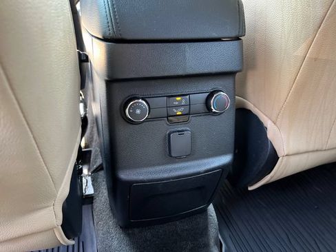 Used 2017 Ford Explorer XLT FWD image 24