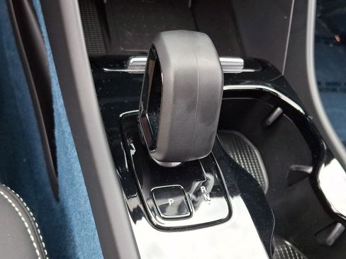 Certified 2023 Volvo XC40 Recharge Ultimate AWD/4WD image 16