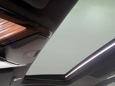 Used 2023 BMW 530i xDrive 530i xDrive w/ Premium Package image 13