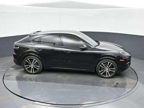 Certified 2024 Porsche Cayenne Coupe AWD/4WD image 31