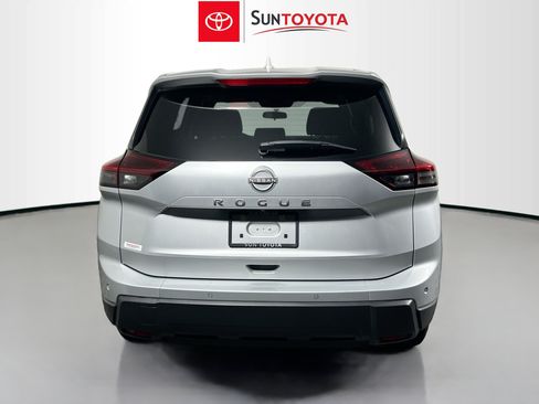 Used 2025 Nissan Rogue SV FWD image 5