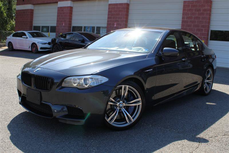 Used 2013 BMW M5 RWD image 1