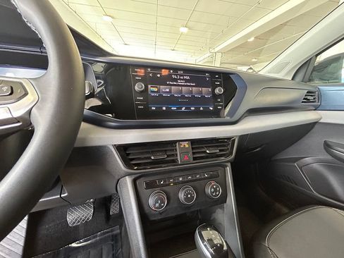 Used 2022 Volkswagen Taos SE FWD image 11