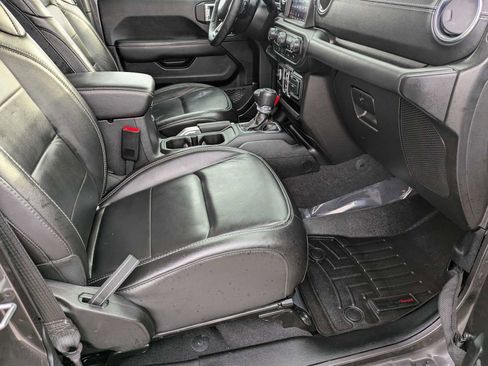 Used 2019 Jeep Wrangler Unlimited Sahara image 19