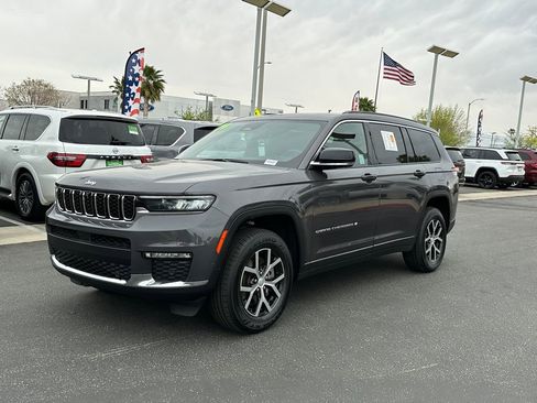 Certified 2024 Jeep Grand Cherokee L Limited w/ Luxury Tech Group II image 2