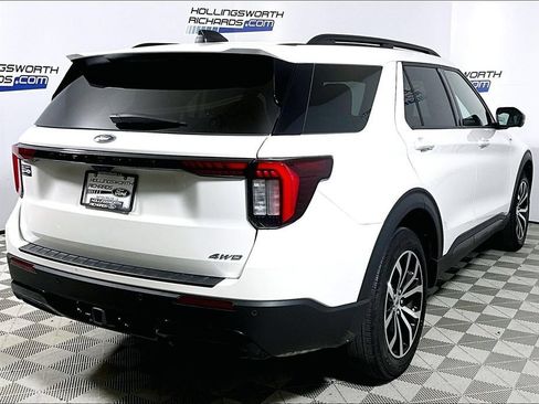 Used 2025 Ford Explorer ST-Line AWD/4WD image 9