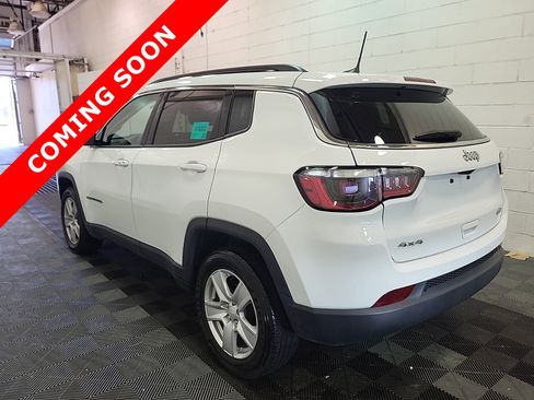 Used 2022 Jeep Compass Latitude w/ Sun and Sound Group AWD/4WD image 5