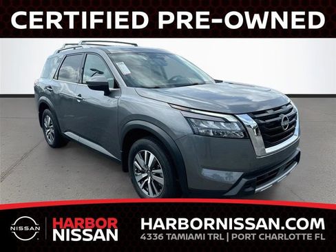 Certified 2025 Nissan Pathfinder SL AWD/4WD image 1