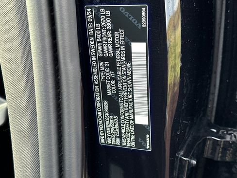 Used 2025 Volvo XC60 B5 Plus image 34