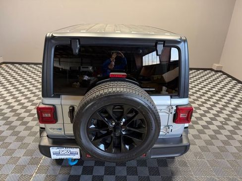 Used 2023 Jeep Wrangler Unlimited Sahara w/ Cold Weather Group image 10