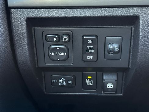 Used 2015 Toyota Tundra Platinum image 37