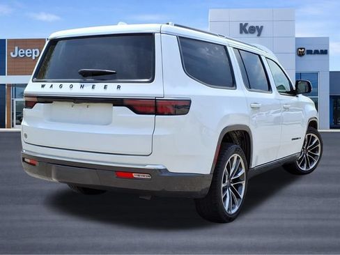 Used 2022 Jeep Wagoneer Series III w/ Premium Group I AWD/4WD image 5