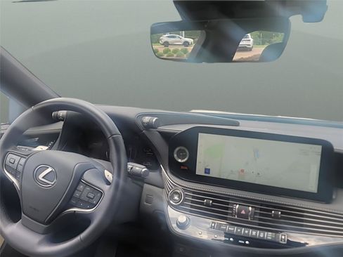 Used 2025 Lexus LS 500 RWD image 3