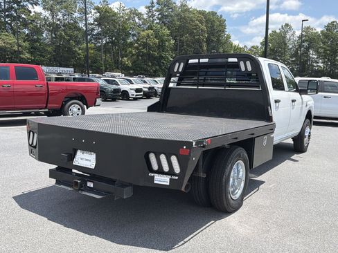 Used 2024 RAM 3500 Tradesman w/ Chrome Appearance Group AWD/4WD image 8