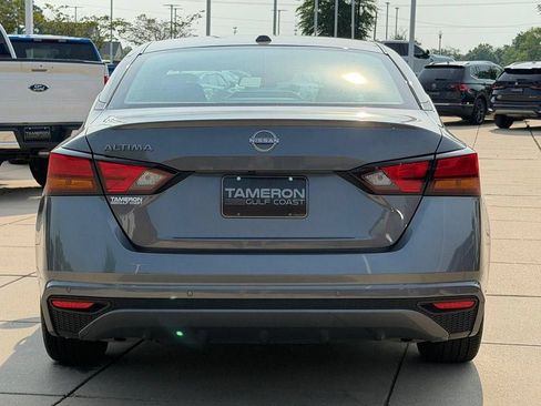 Used 2025 Nissan Altima 2.5 SV FWD image 3