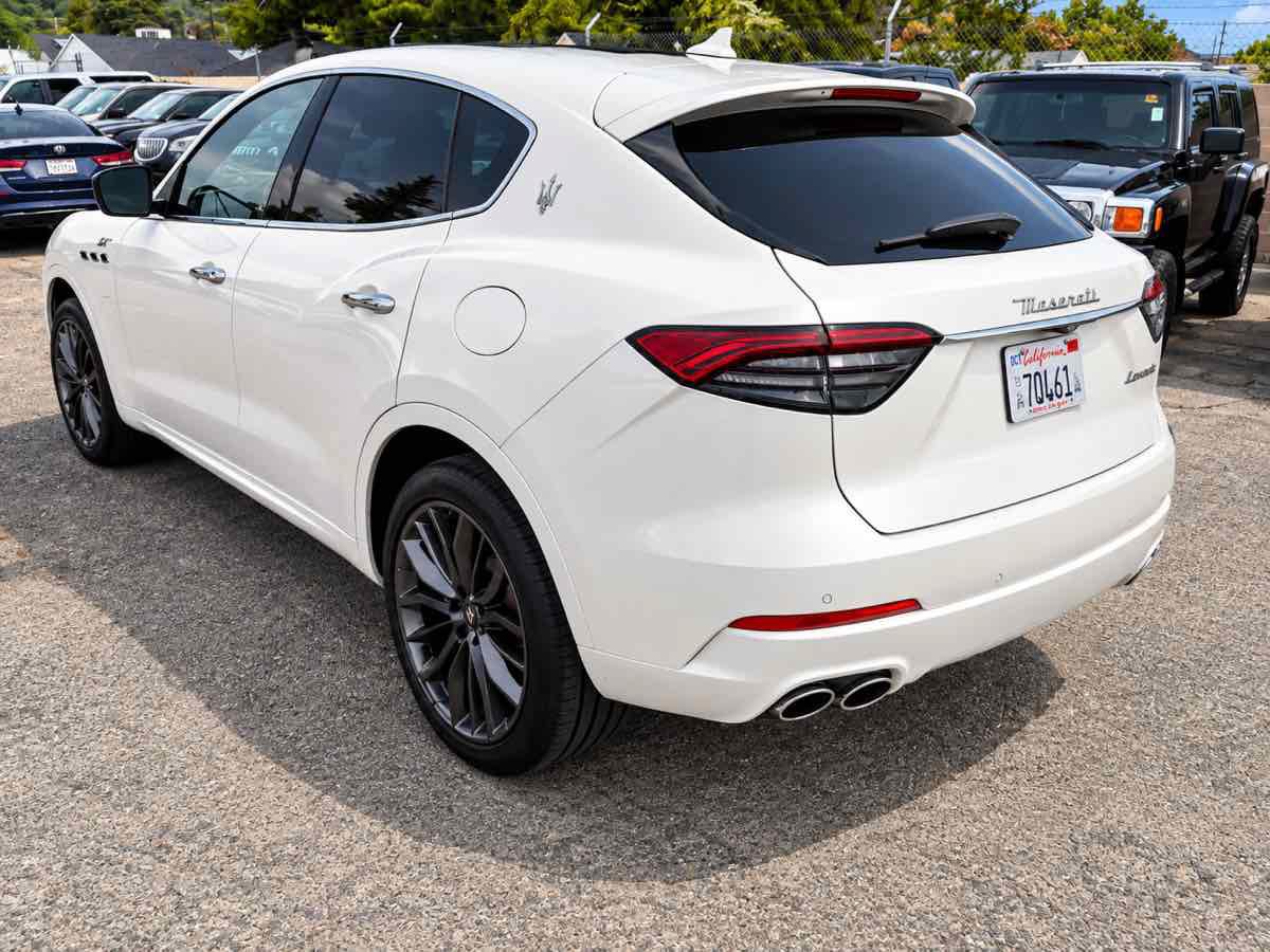 Used 2024 Maserati Levante GT Ultima AWD/4WD image 5