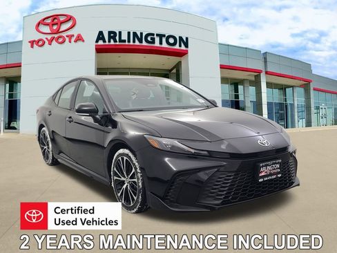 Used 2025 Toyota Camry SE image 1
