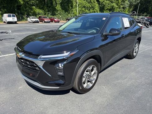 Used 2026 Chevrolet Trax LT w/ Driver Confidence Package FWD image 1
