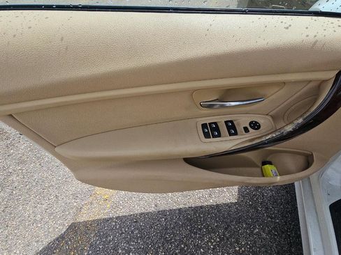 Used 2014 BMW 320i RWD 4DR SEDAN image 9