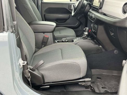 Used 2024 Jeep Wrangler Sport image 21