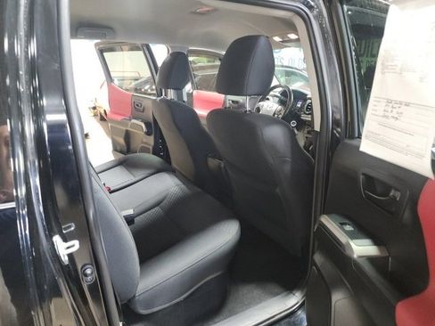 Used 2022 Toyota Tacoma SR image 9