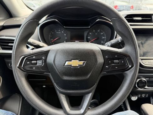 Used 2023 Chevrolet TrailBlazer LT w/ Convenience Package FWD image 13