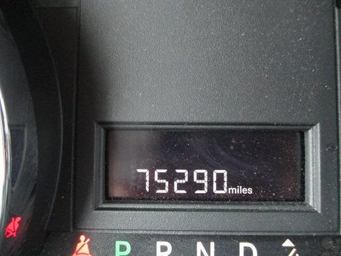 Used 2018 Dodge Grand Caravan SE w/ UConnect Hands-Free Group image 24