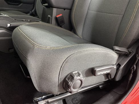 Used 2025 Jeep Wrangler Unlimited Sahara AWD/4WD image 17