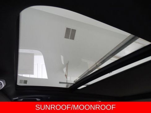 Certified 2022 Jeep Wagoneer Series III w/ Premium Group I image 11