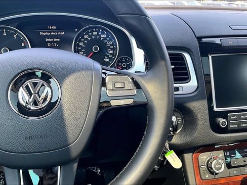 Used 2011 Volkswagen Touareg VR6 AWD/4WD image 25