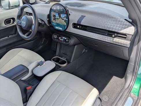 Used 2025 MINI Cooper 2-Door Hardtop FWD image 19
