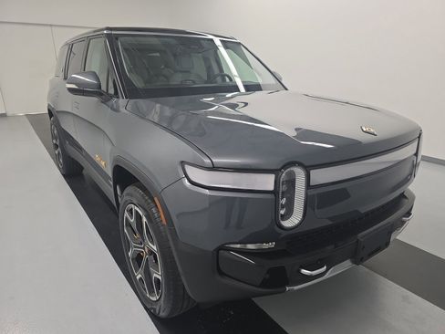 Used 2023 Rivian R1S Adventure AWD/4WD image 7