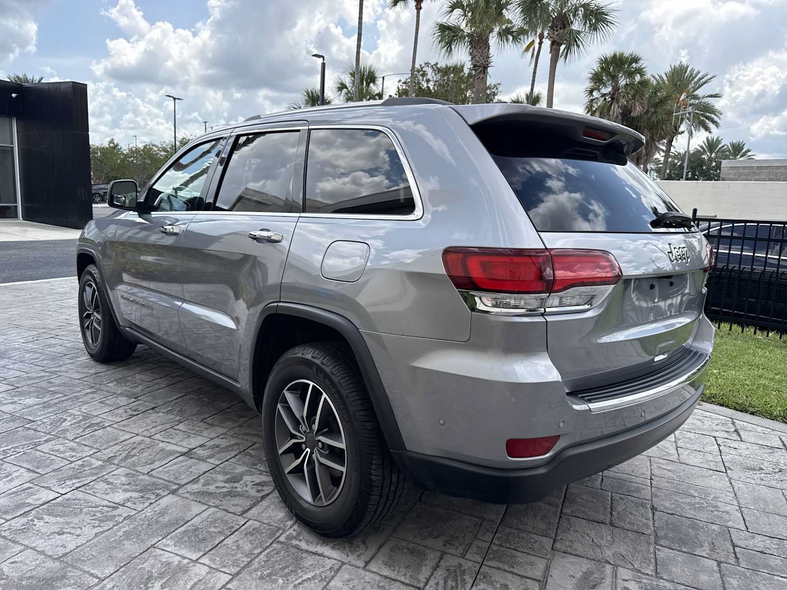 Used 2020 Jeep Grand Cherokee Limited RWD image 6