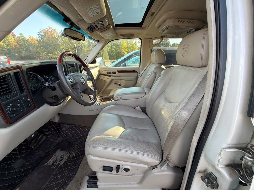 Used 2005 Cadillac Escalade AWD image 9