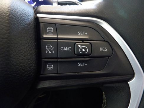 Used 2025 Jeep Grand Cherokee Laredo X w/ Luxury Tech Group I image 31