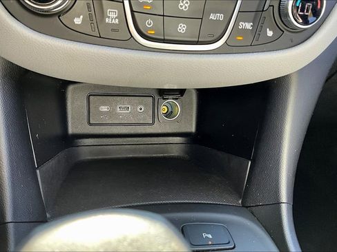 Used 2022 Chevrolet Equinox LT image 16