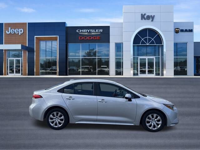 Used 2025 Toyota Corolla LE FWD image 6