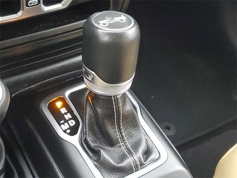 Used 2019 Jeep Wrangler Unlimited Sahara image 19