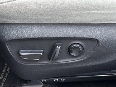 Used 2024 Toyota Grand Highlander Limited image 28