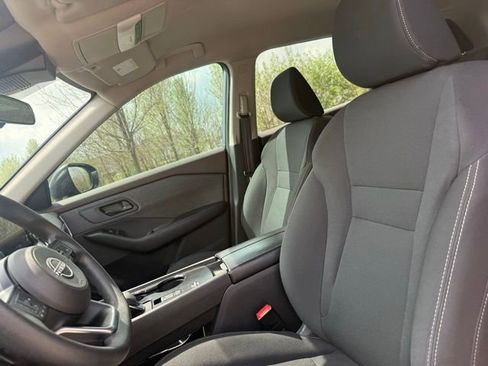 Used 2023 Nissan Rogue S image 10