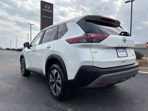 Used 2023 Nissan Rogue SV image 8