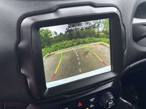 Used 2023 Jeep Renegade Latitude AWD/4WD image 24