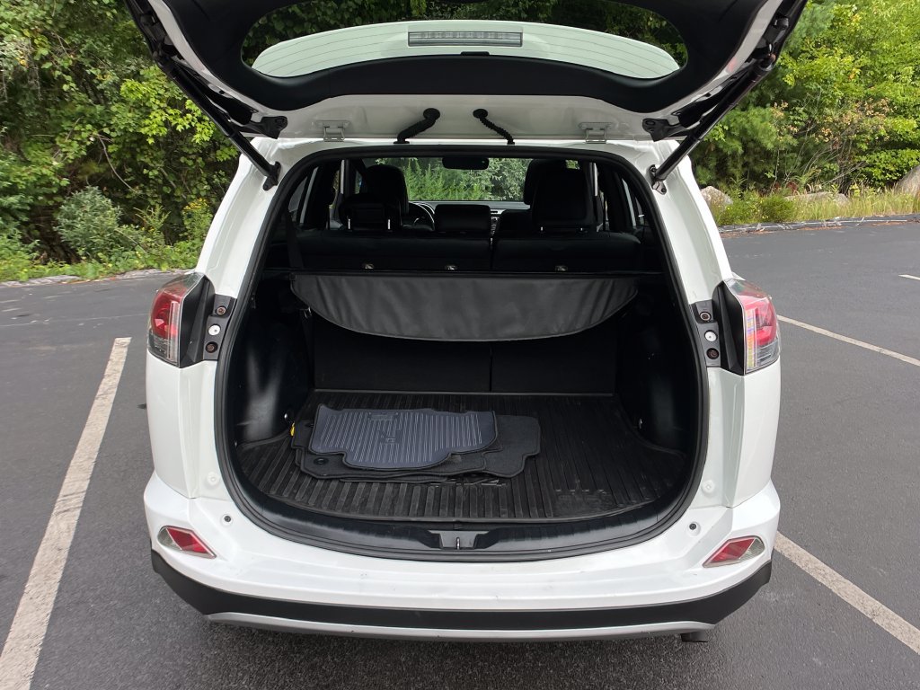 Used 2018 Toyota RAV4 SE w/ Power Extra Value Package AWD/4WD image 22