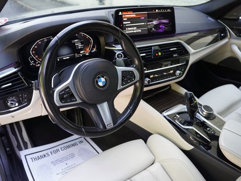 Used 2021 BMW 530i w/ M Sport Package RWD image 3