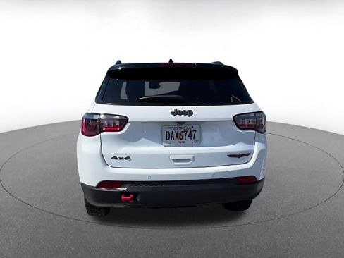 Used 2025 Jeep Compass Trailhawk AWD/4WD image 12